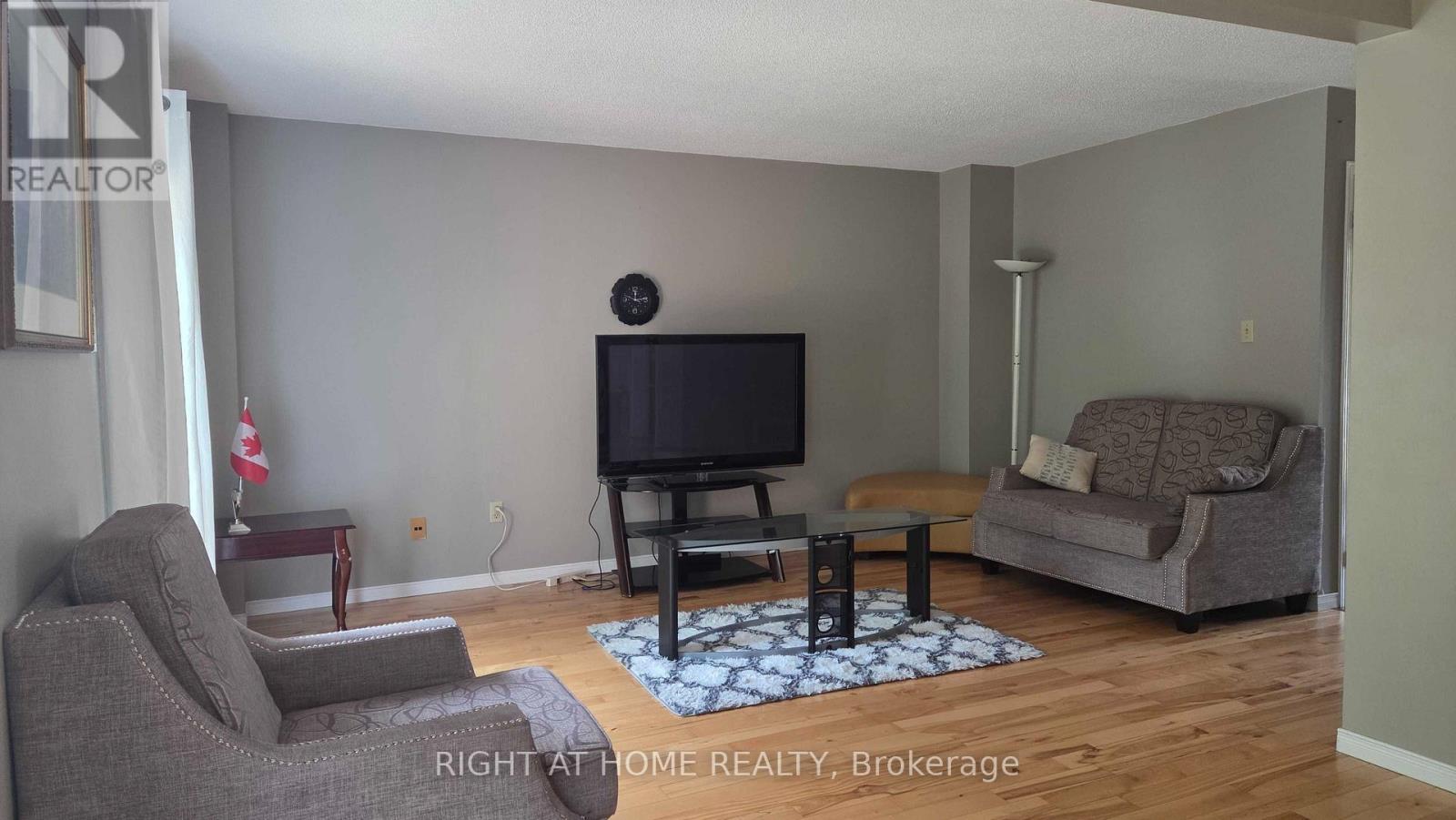 129 Heydon Avenue, New Tecumseth, ON - Indoor Photo Showing Living Room