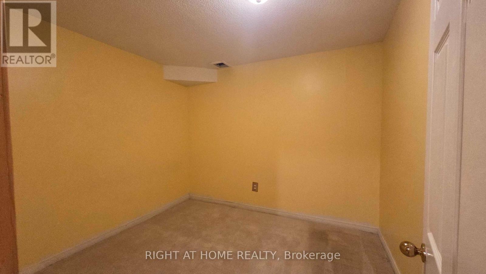 129 Heydon Avenue, New Tecumseth, ON - Indoor Photo Showing Other Room