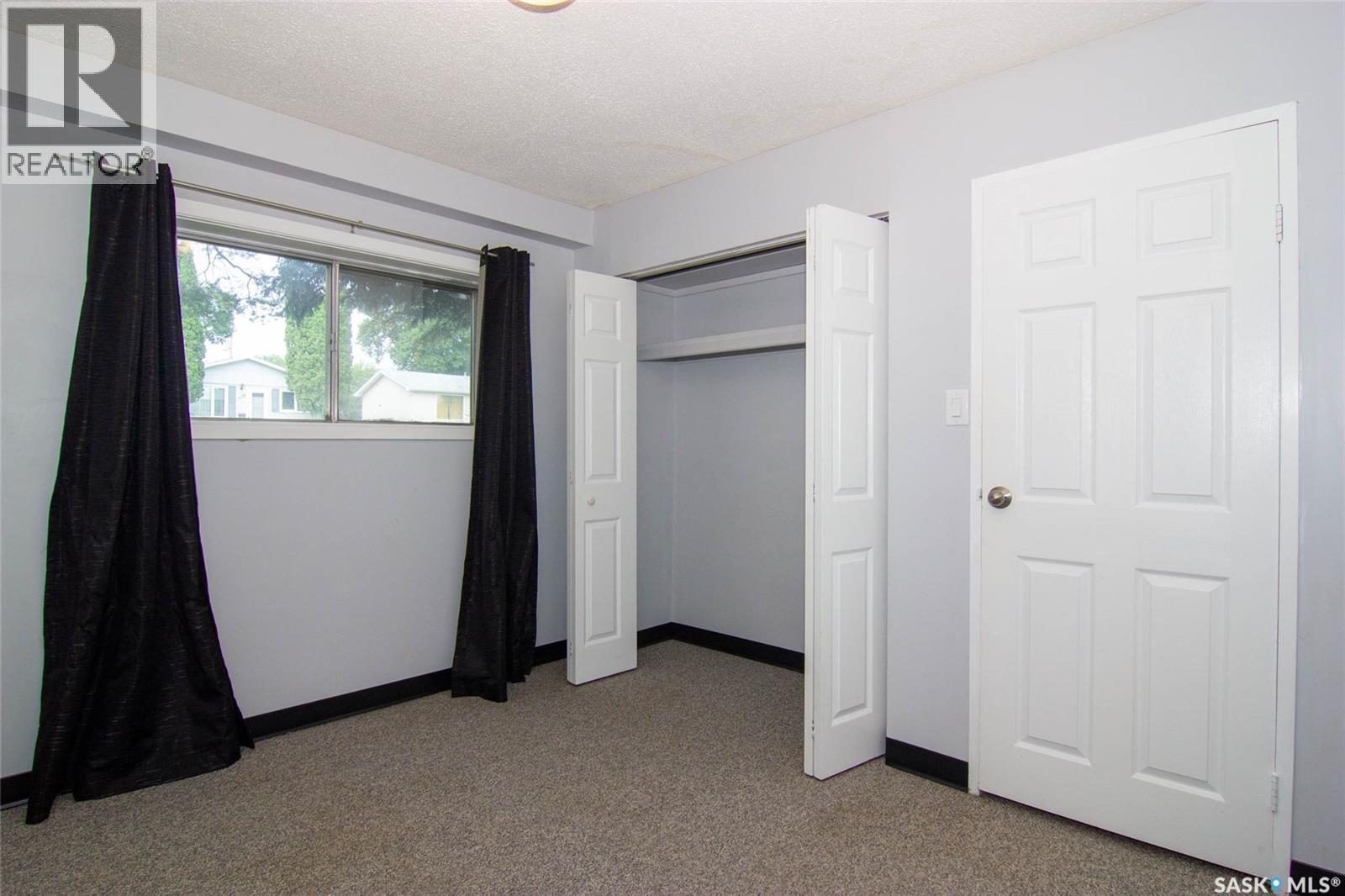 1625 Thompson Avenue, Saskatoon, SK - Indoor