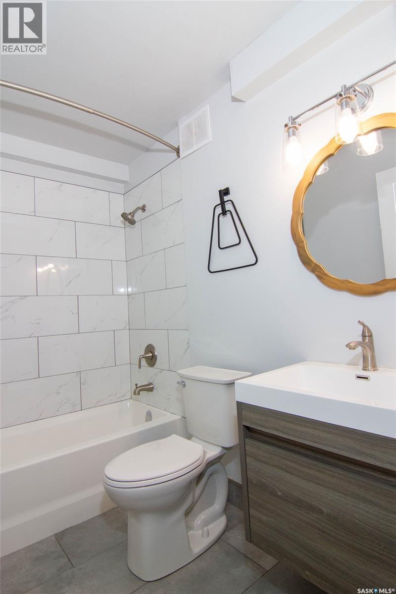 1625 Thompson Avenue, Saskatoon, SK - Indoor Photo Showing Bathroom