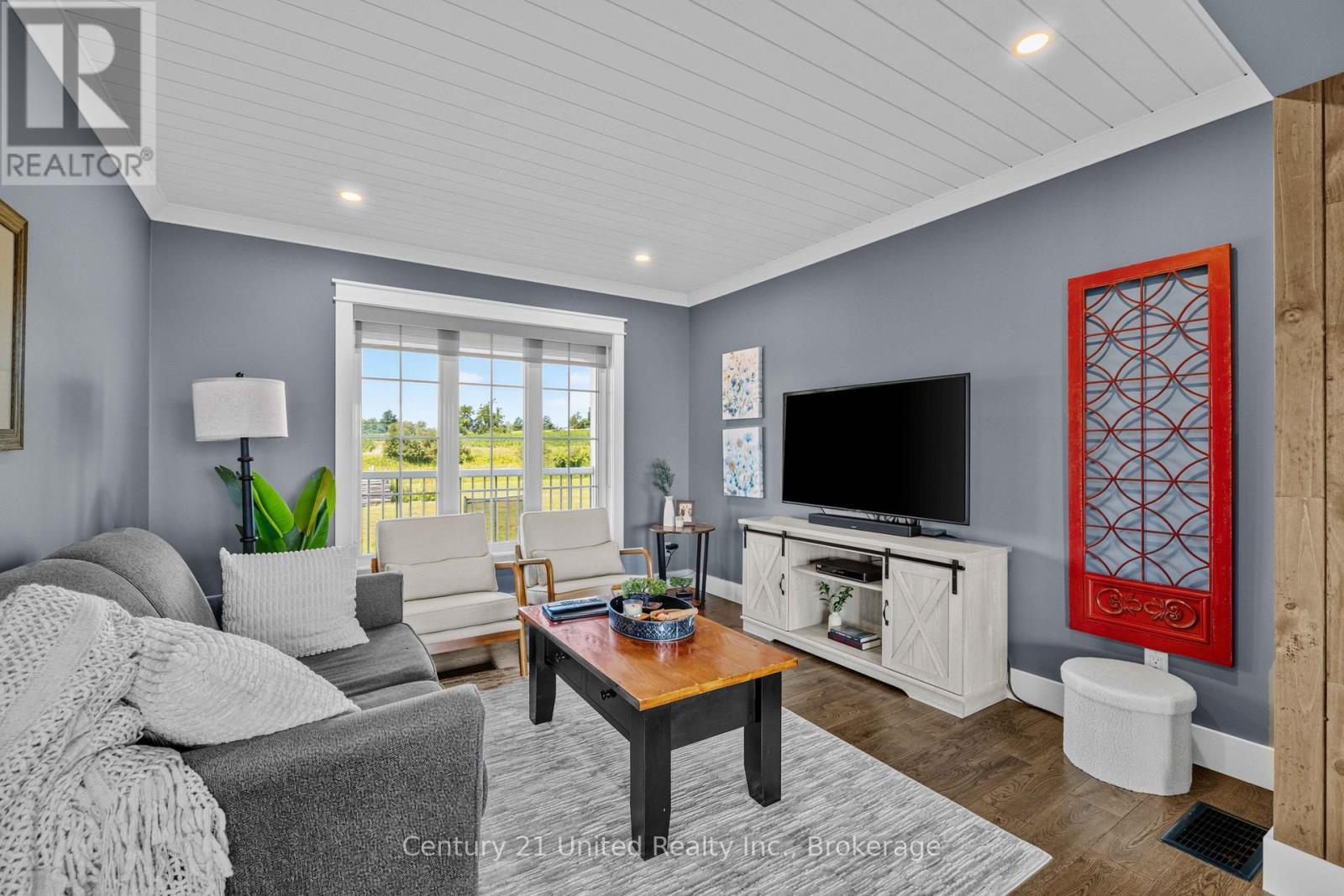 947 Payne Line, Douro-Dummer, ON - Indoor Photo Showing Living Room