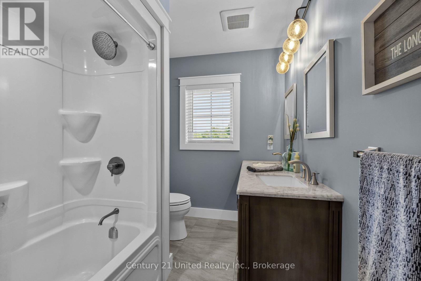 947 Payne Line, Douro-Dummer, ON - Indoor Photo Showing Bathroom