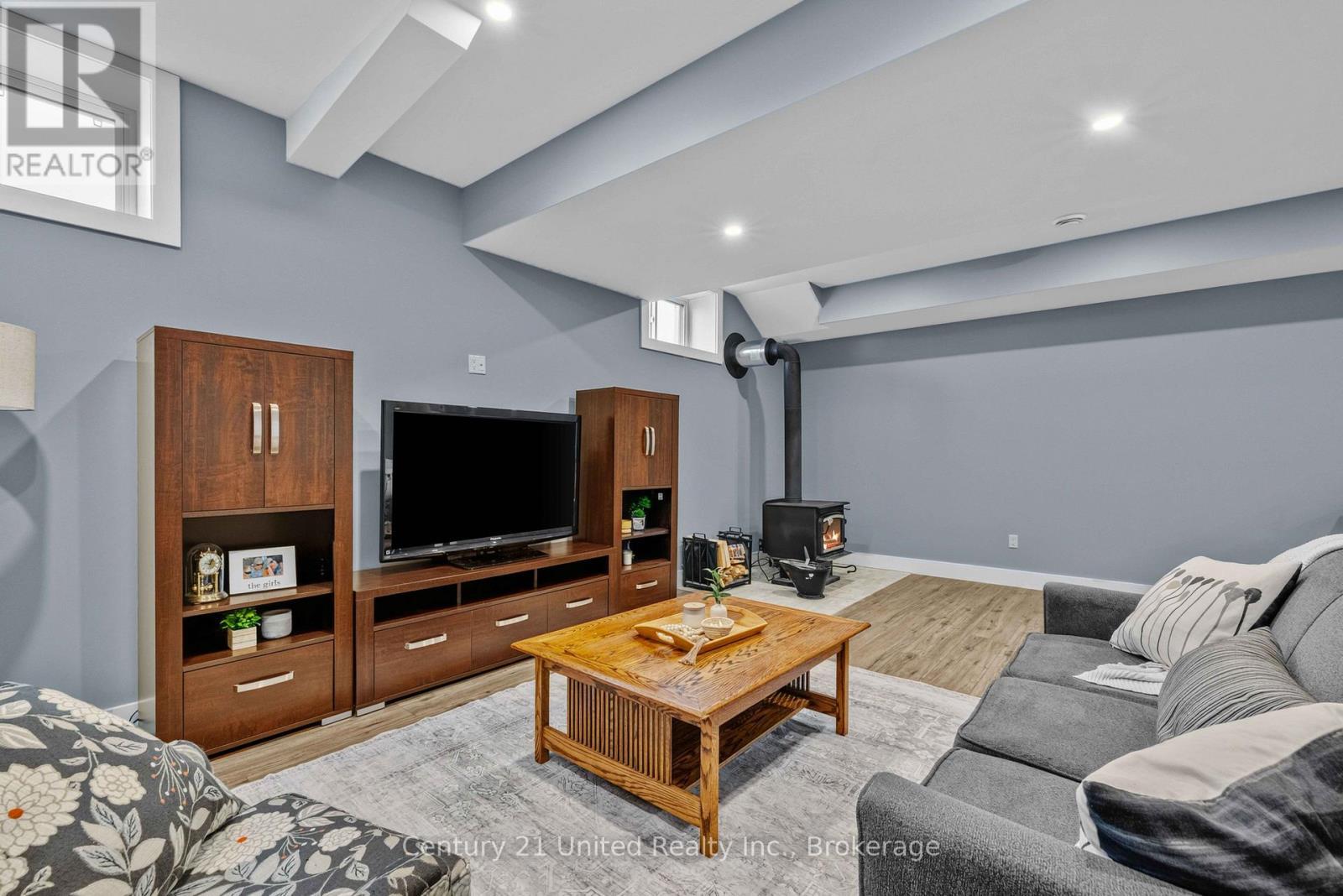 947 Payne Line, Douro-Dummer, ON - Indoor Photo Showing Living Room