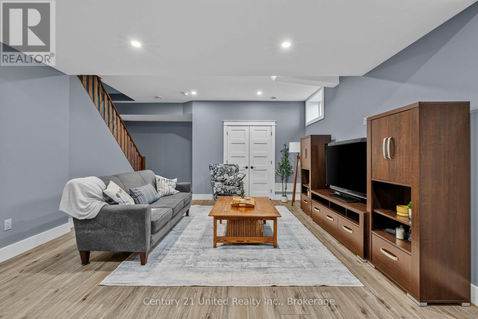 947 Payne Line, Douro-Dummer, ON - Indoor Photo Showing Living Room