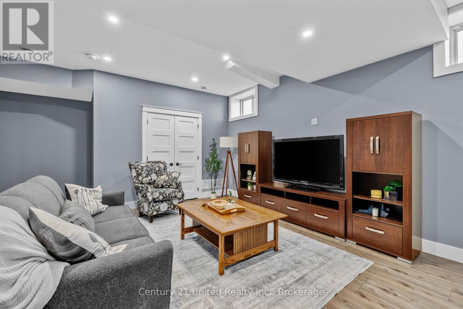 947 Payne Line, Douro-Dummer, ON - Indoor Photo Showing Living Room