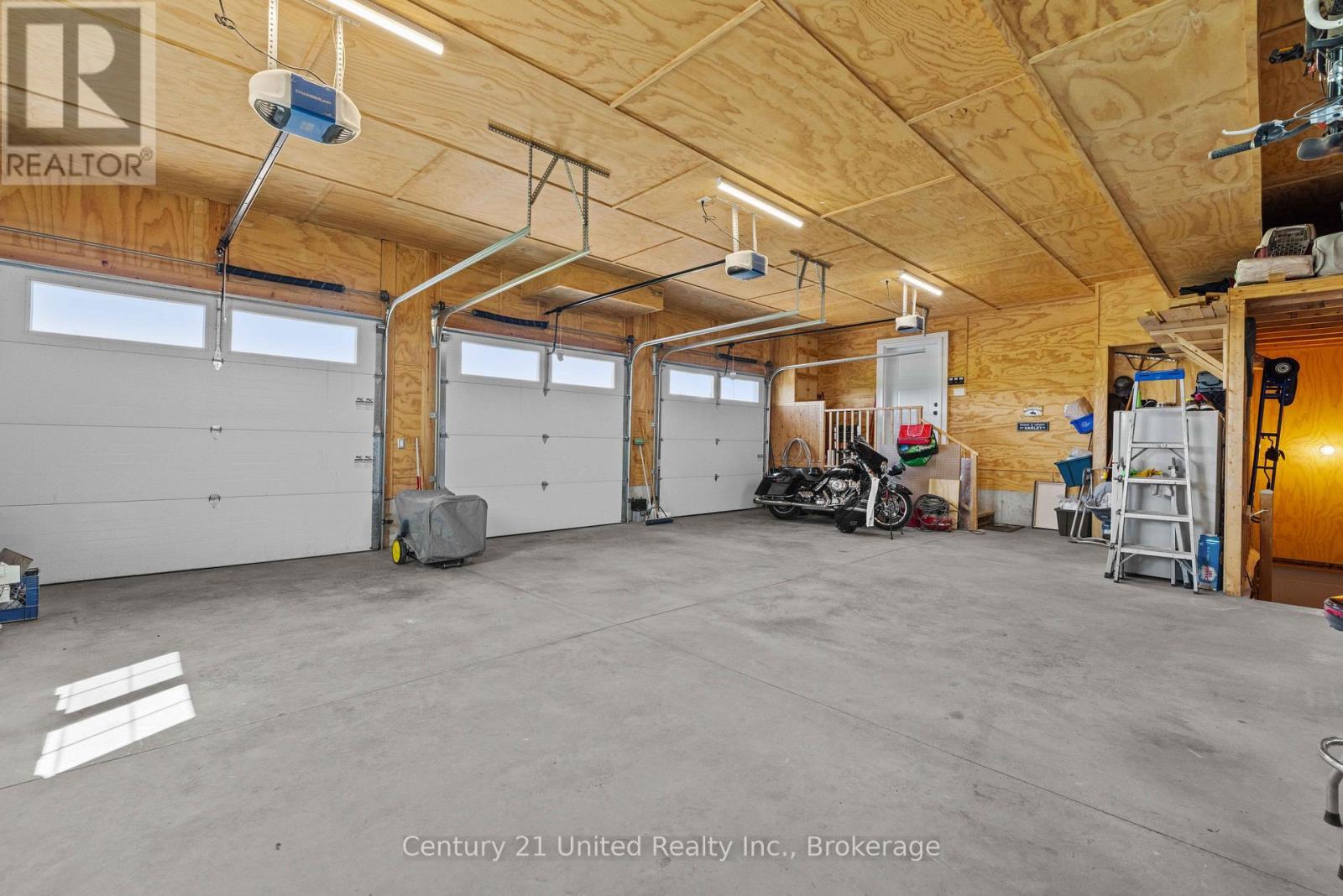 947 Payne Line, Douro-Dummer, ON - Indoor Photo Showing Garage