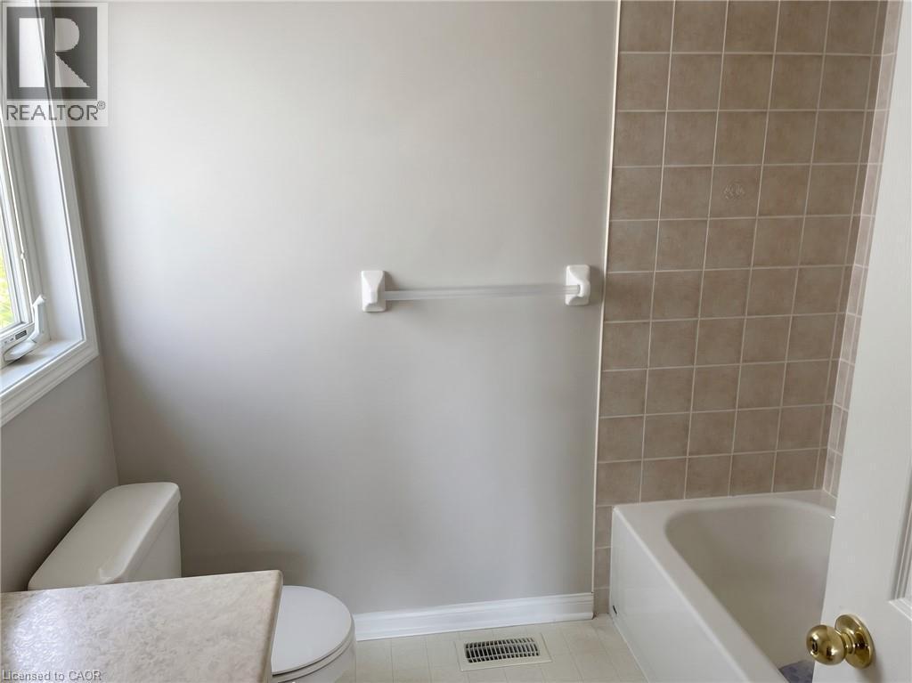 8 Baggs Crescent, Cambridge, ON - Indoor Photo Showing Bathroom