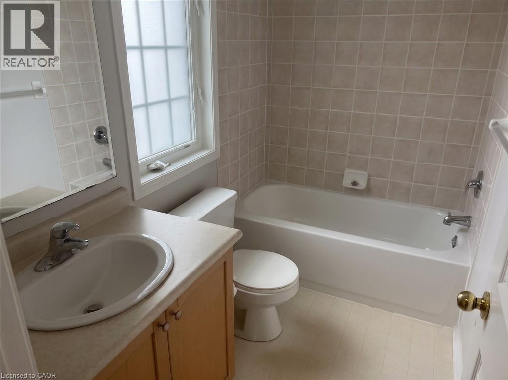 8 Baggs Crescent, Cambridge, ON - Indoor Photo Showing Bathroom