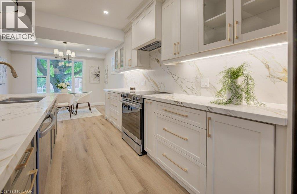 34 Moore Avenue N, Waterloo, ON - Indoor Photo Showing Kitchen With Upgraded Kitchen