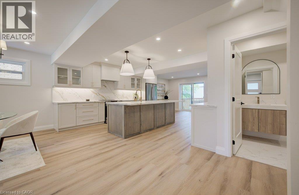34 Moore Avenue N, Waterloo, ON - Indoor Photo Showing Kitchen