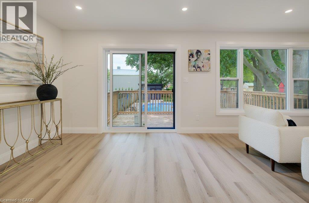 34 Moore Avenue N, Waterloo, ON - Indoor