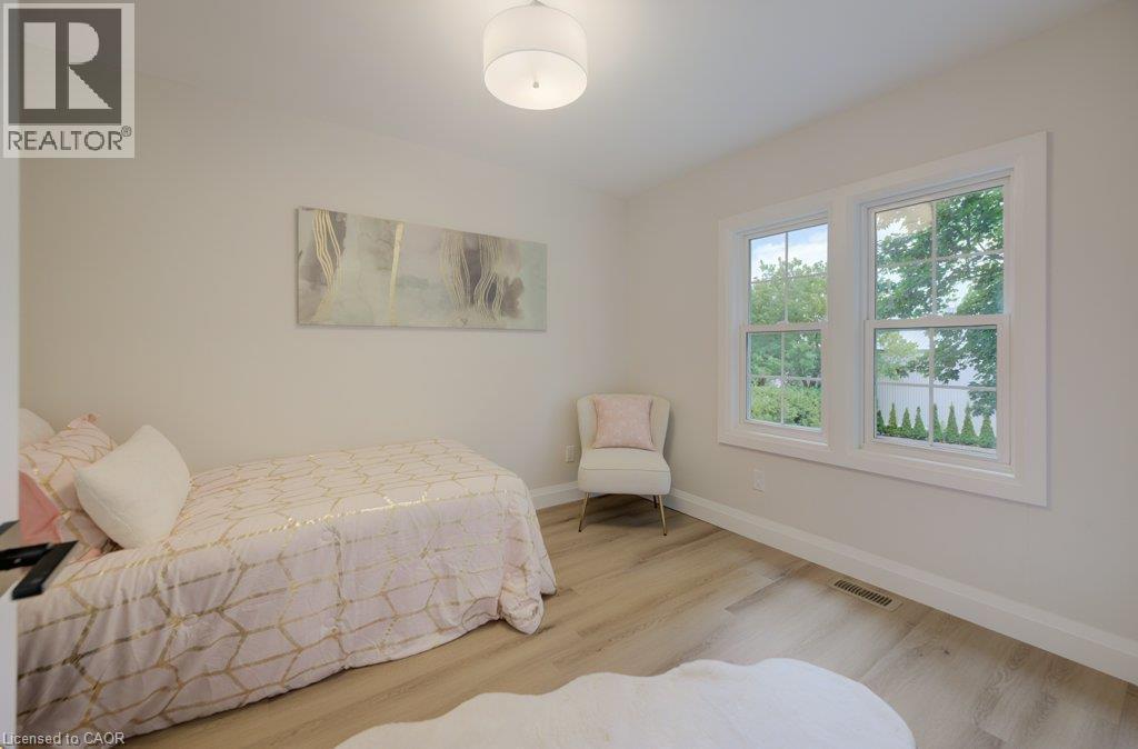 34 Moore Avenue N, Waterloo, ON - Indoor Photo Showing Bedroom