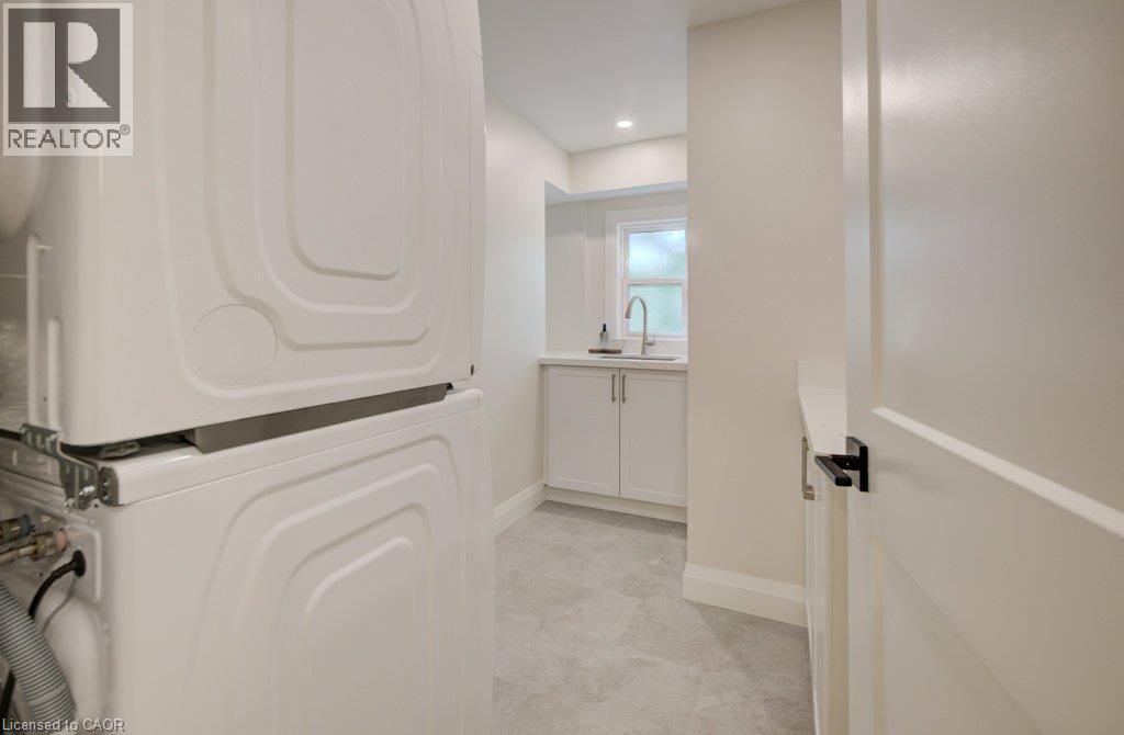 34 Moore Avenue N, Waterloo, ON - Indoor Photo Showing Laundry Room