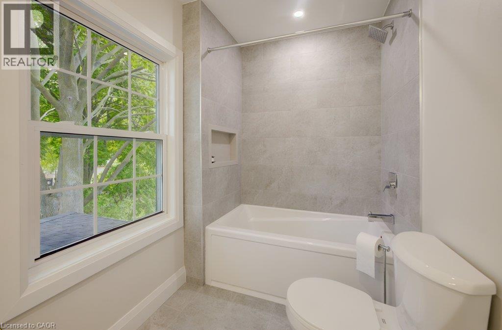 34 Moore Avenue N, Waterloo, ON - Indoor Photo Showing Bathroom