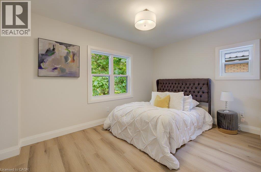 34 Moore Avenue N, Waterloo, ON - Indoor Photo Showing Bedroom