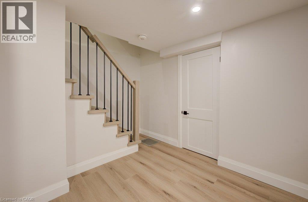 34 Moore Avenue N, Waterloo, ON - Indoor Photo Showing Other Room