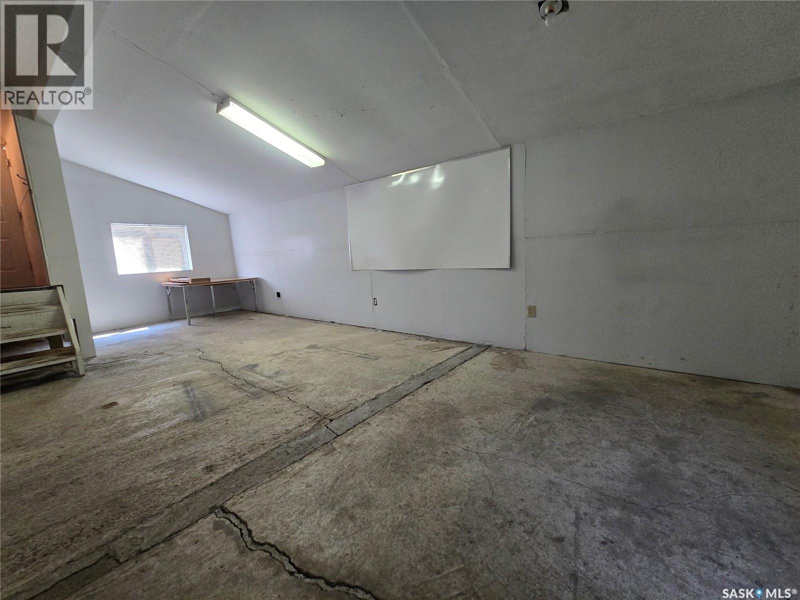 223 9Th Street, Weyburn, SK - Indoor Photo Showing Garage