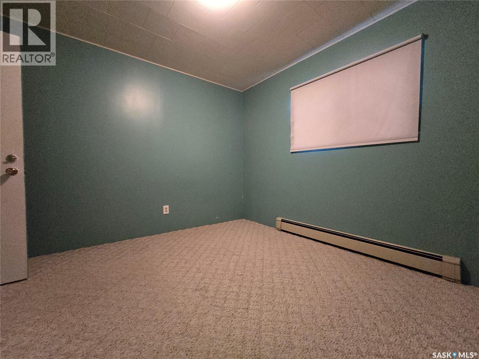 223 9Th Street, Weyburn, SK - Indoor Photo Showing Other Room