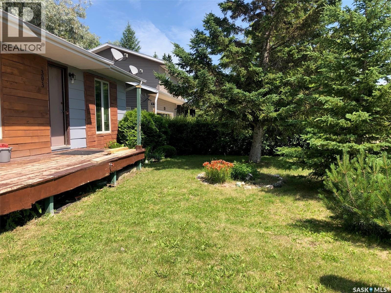 303 6Th Avenue, Invermay, SK - Outdoor With Deck Patio Veranda