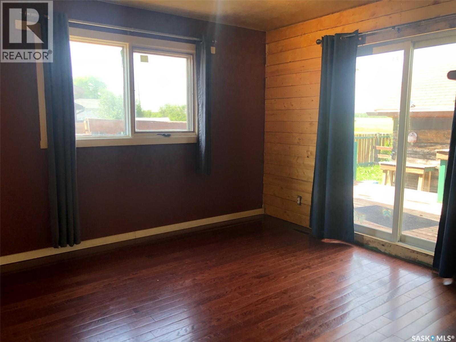 303 6Th Avenue, Invermay, SK - Indoor Photo Showing Other Room