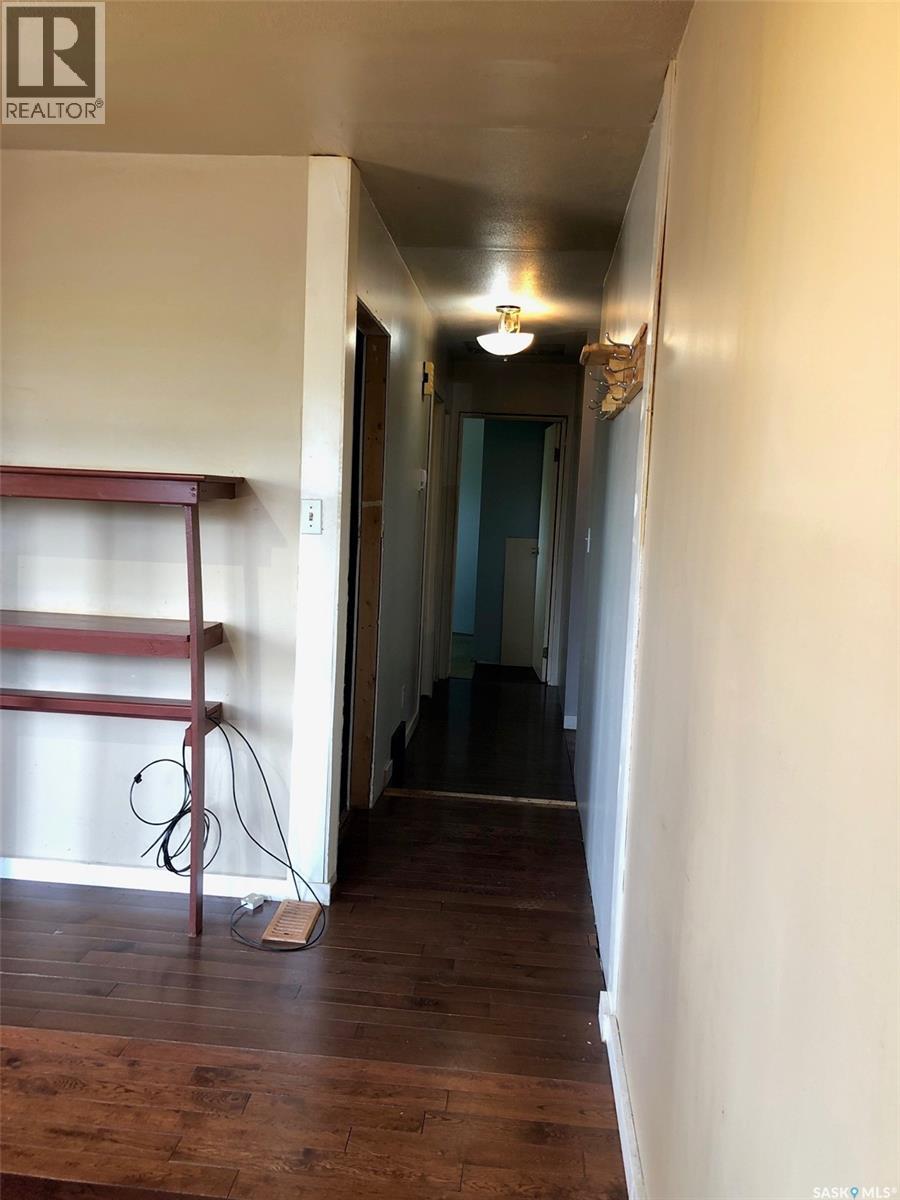 303 6Th Avenue, Invermay, SK - Indoor Photo Showing Other Room