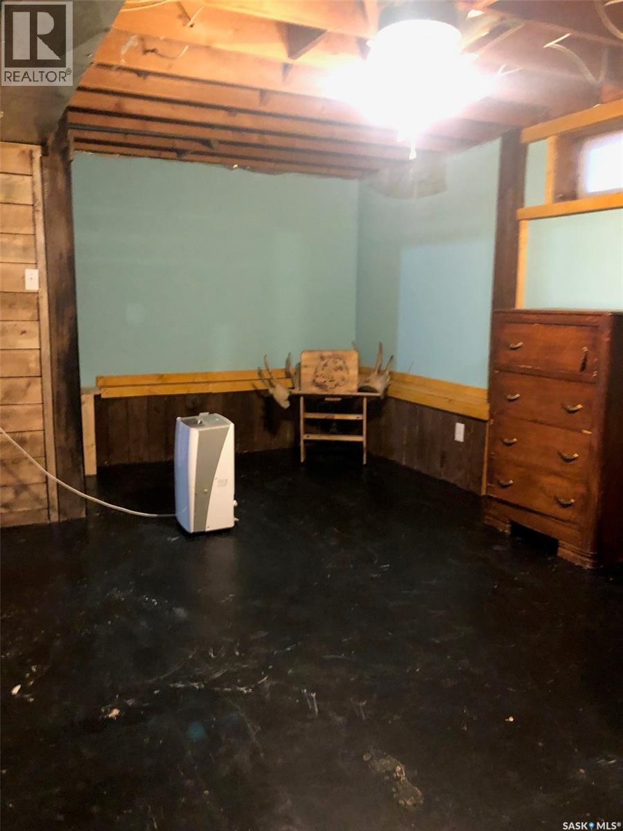 303 6Th Avenue, Invermay, SK - Indoor Photo Showing Other Room
