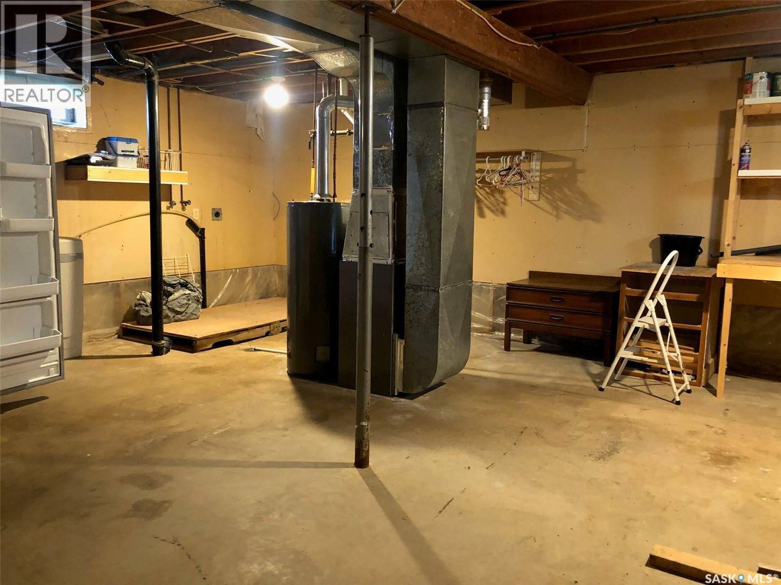 303 6Th Avenue, Invermay, SK - Indoor Photo Showing Basement