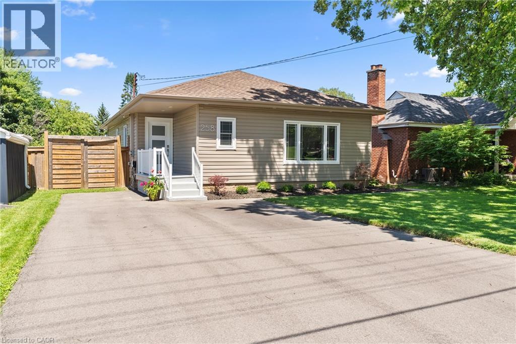Single-story home featuring tan horizontal siding and white trim - 258 Sanatorium Road, Hamilton, ON - Outdoor