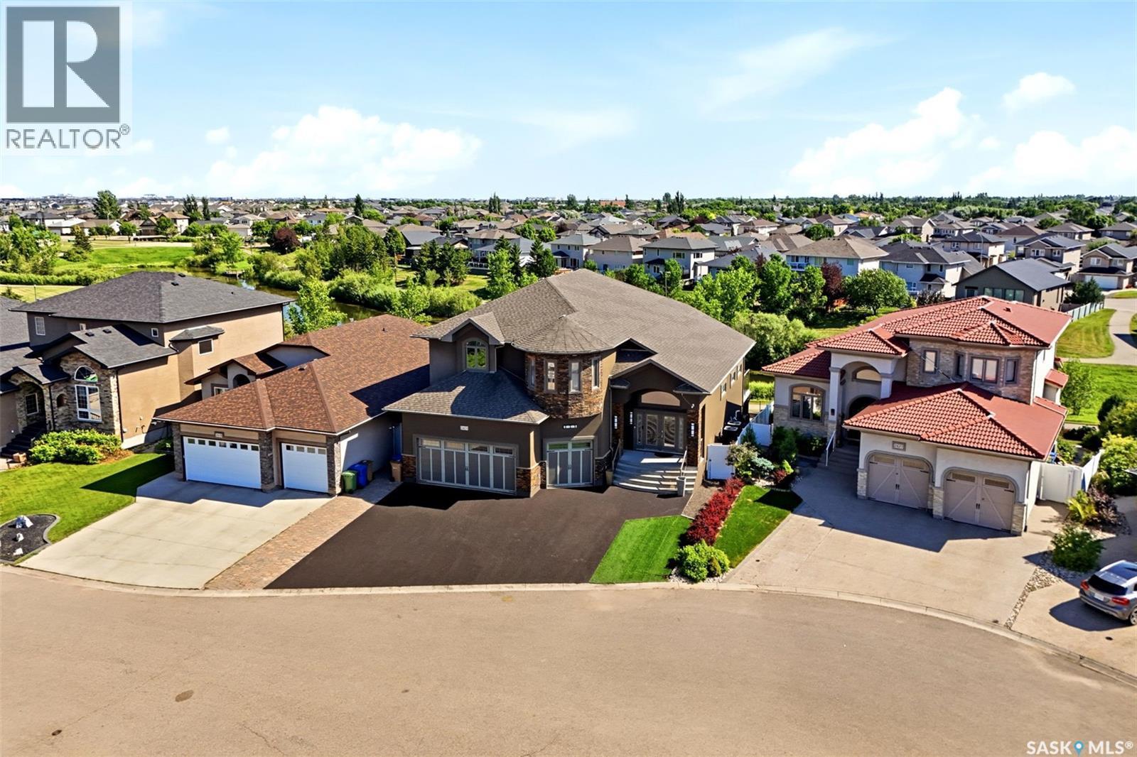 2423 Linner Bay, Regina, SK - Outdoor With Facade