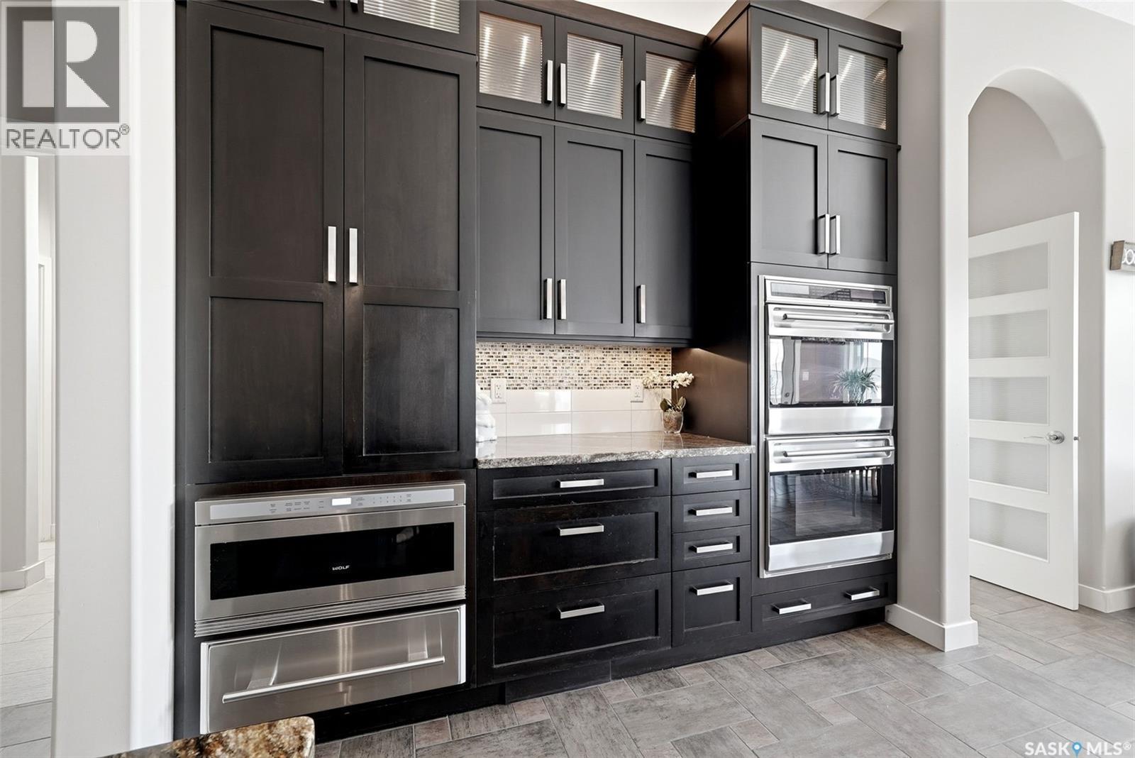 2423 Linner Bay, Regina, SK - Indoor Photo Showing Kitchen