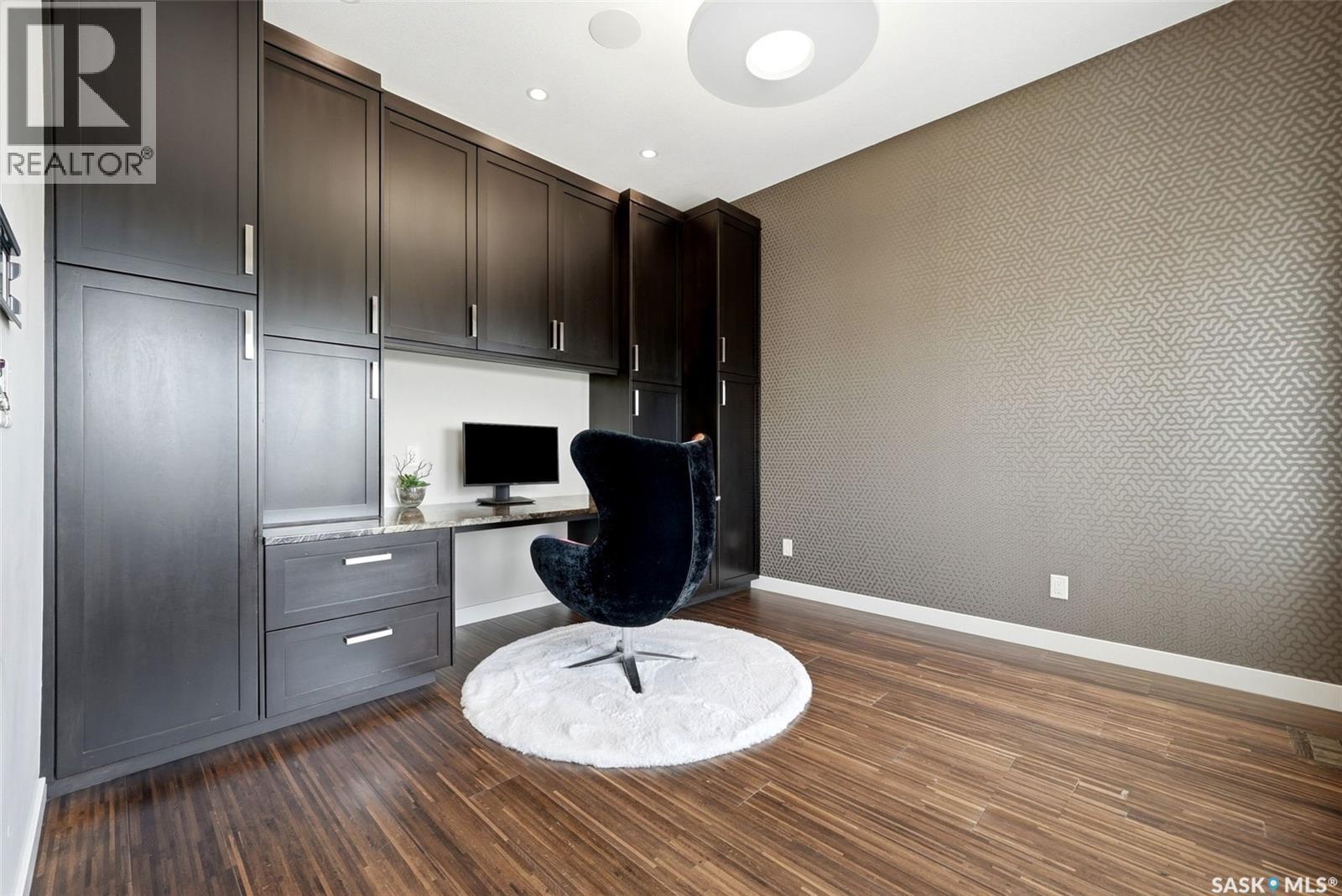 2423 Linner Bay, Regina, SK - Indoor Photo Showing Office