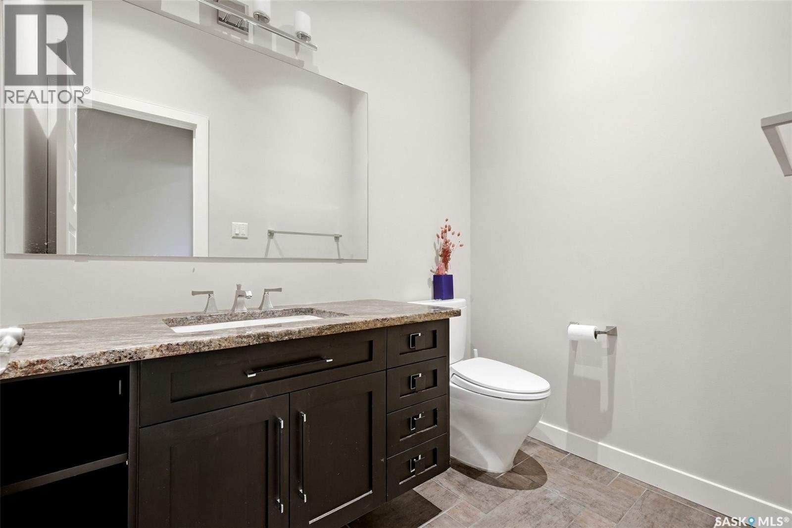 2423 Linner Bay, Regina, SK - Indoor Photo Showing Bathroom