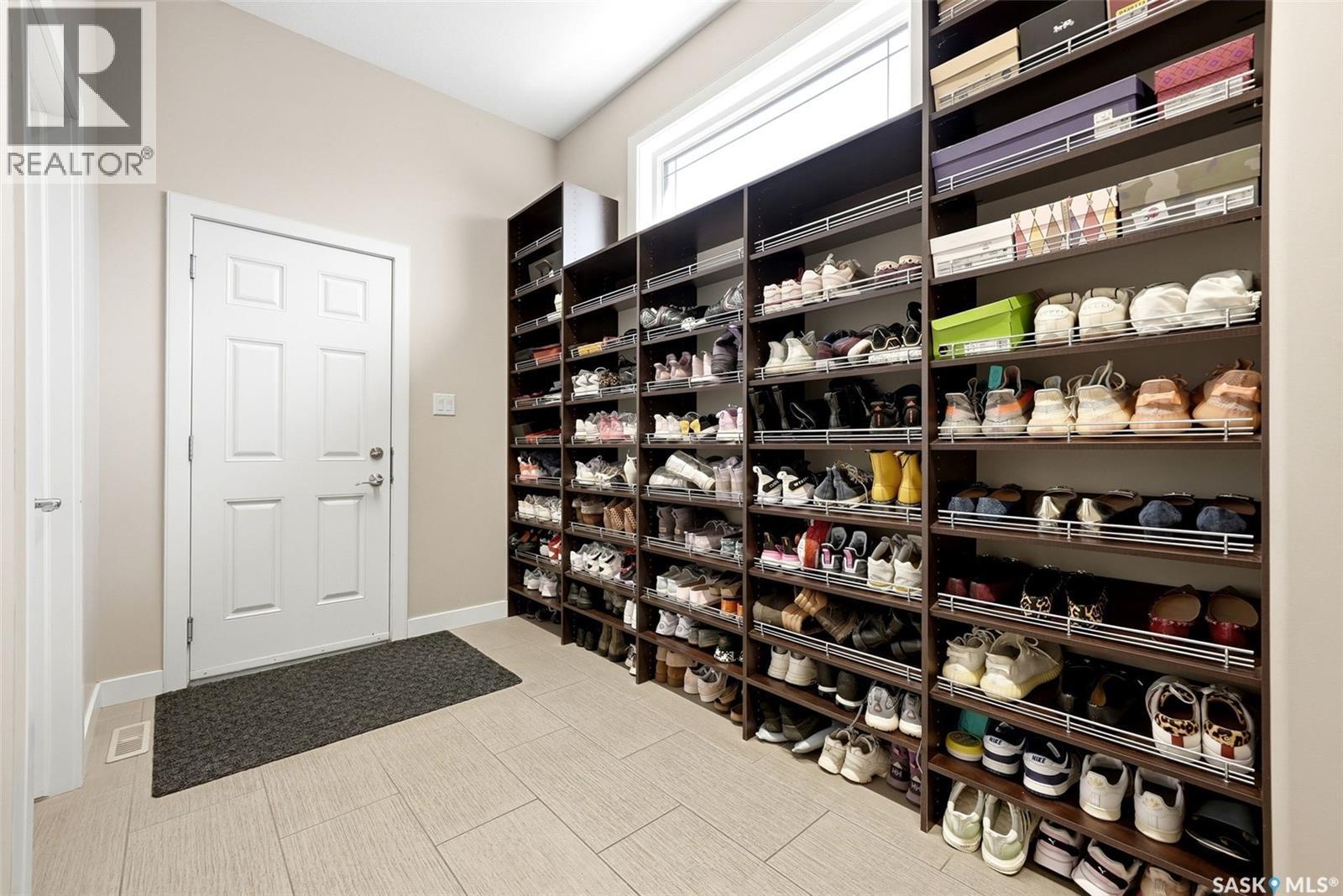 2423 Linner Bay, Regina, SK - Indoor