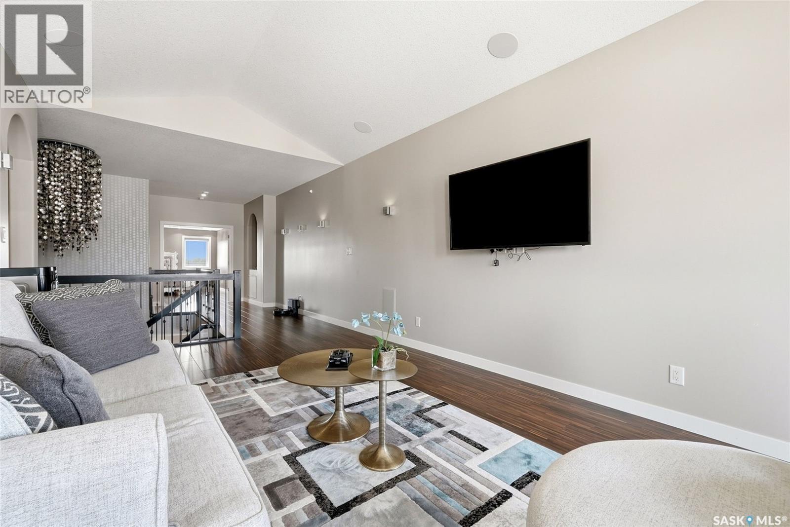 2423 Linner Bay, Regina, SK - Indoor Photo Showing Living Room