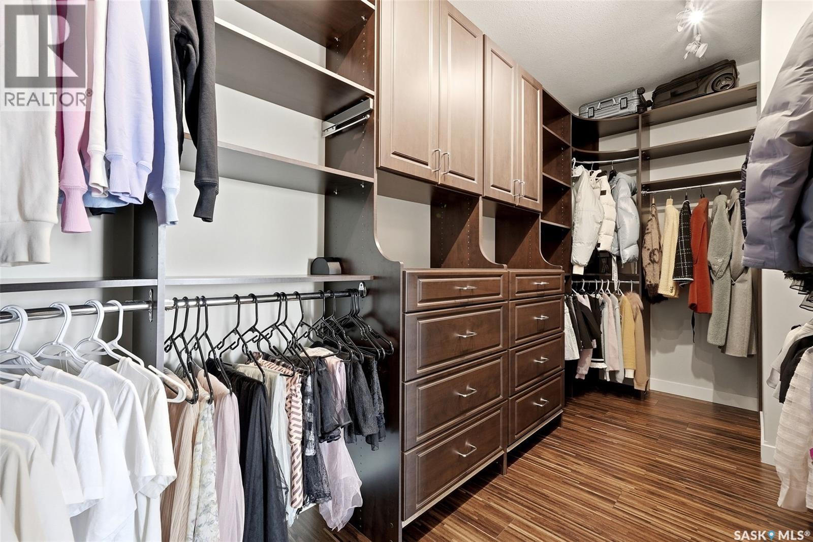 2423 Linner Bay, Regina, SK - Indoor With Storage