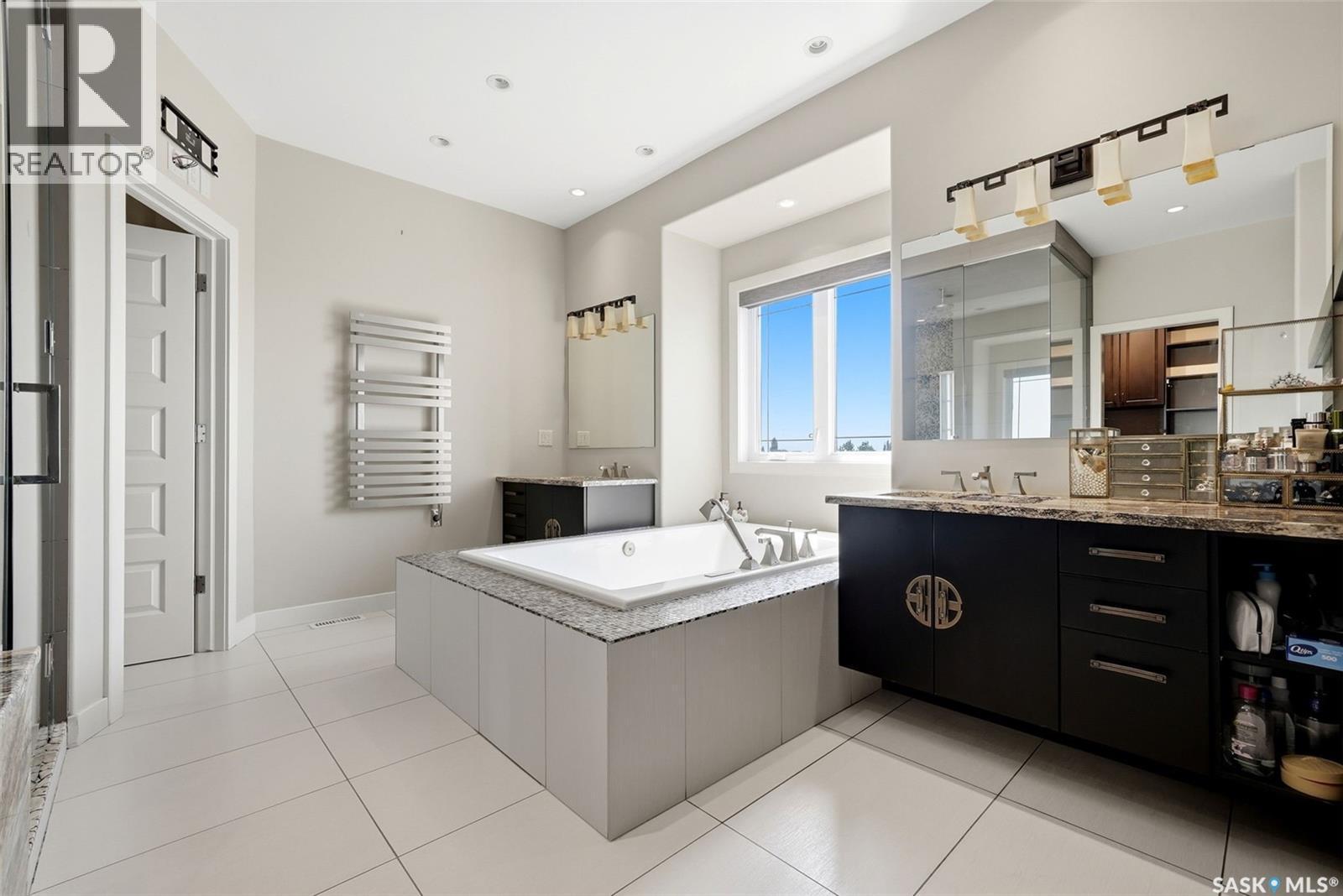 2423 Linner Bay, Regina, SK - Indoor Photo Showing Bathroom