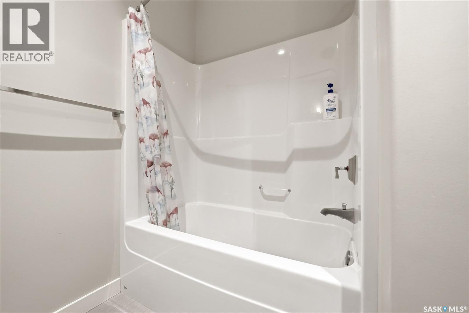 2423 Linner Bay, Regina, SK - Indoor Photo Showing Bathroom