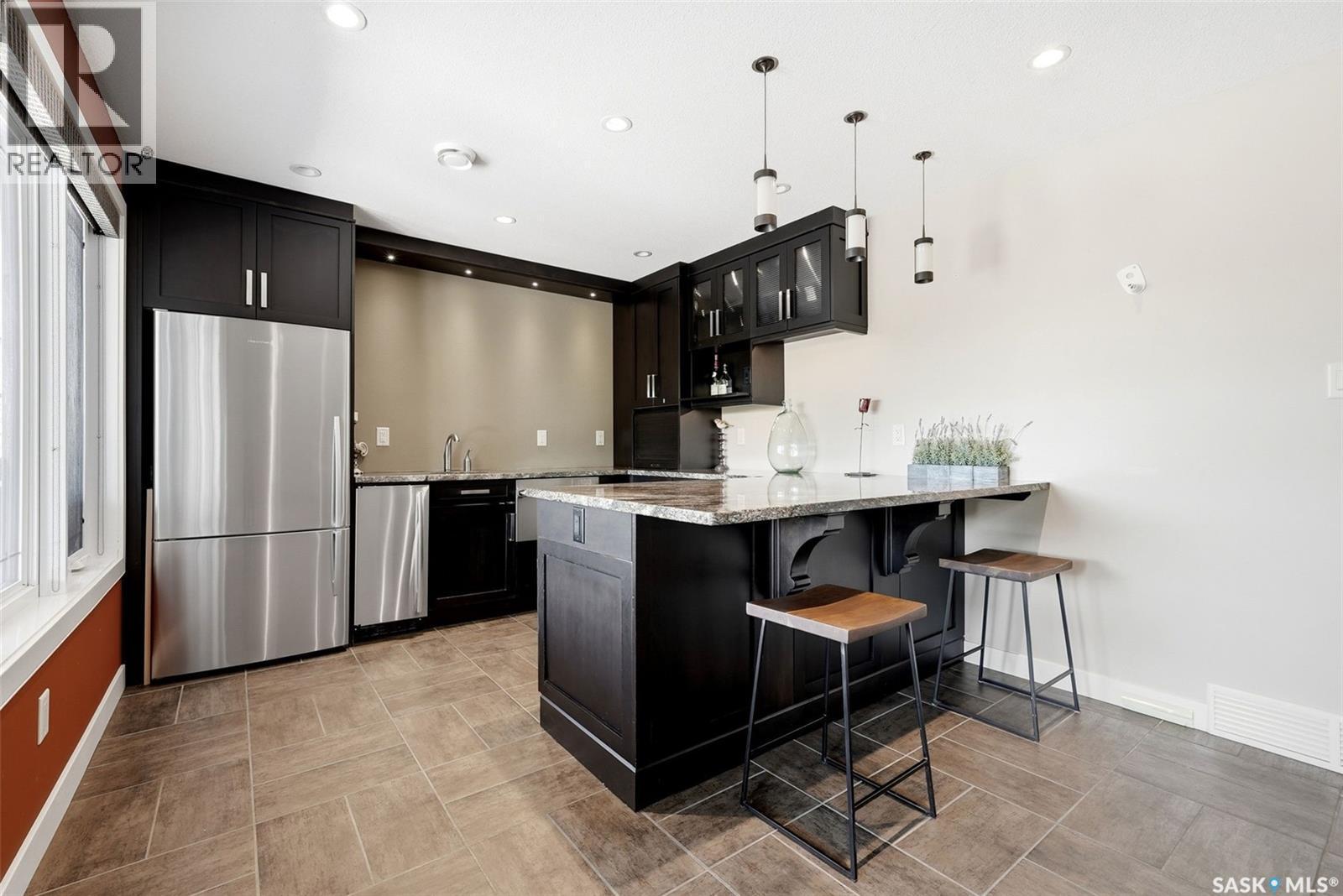 2423 Linner Bay, Regina, SK - Indoor Photo Showing Kitchen With Upgraded Kitchen