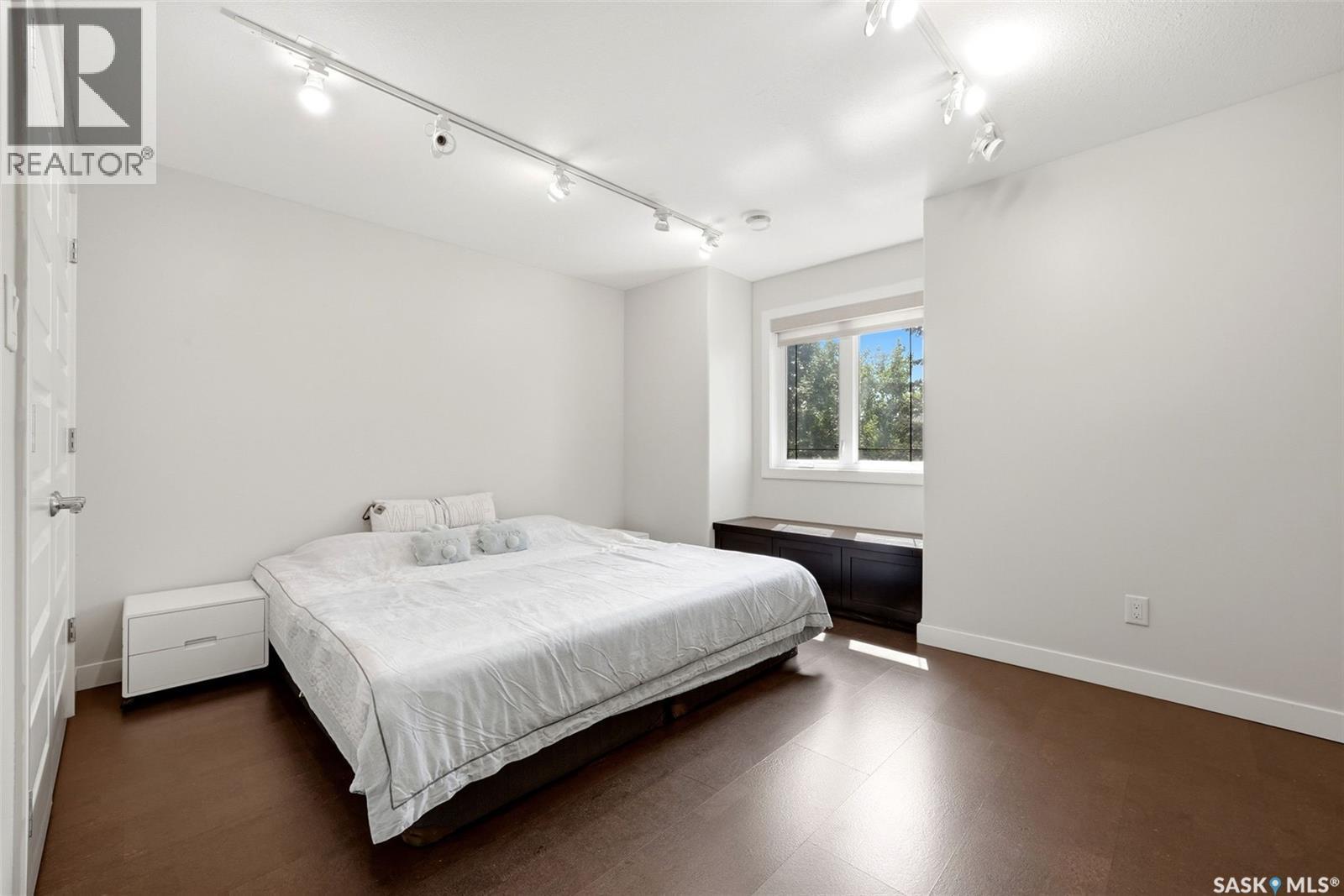 2423 Linner Bay, Regina, SK - Indoor Photo Showing Bedroom