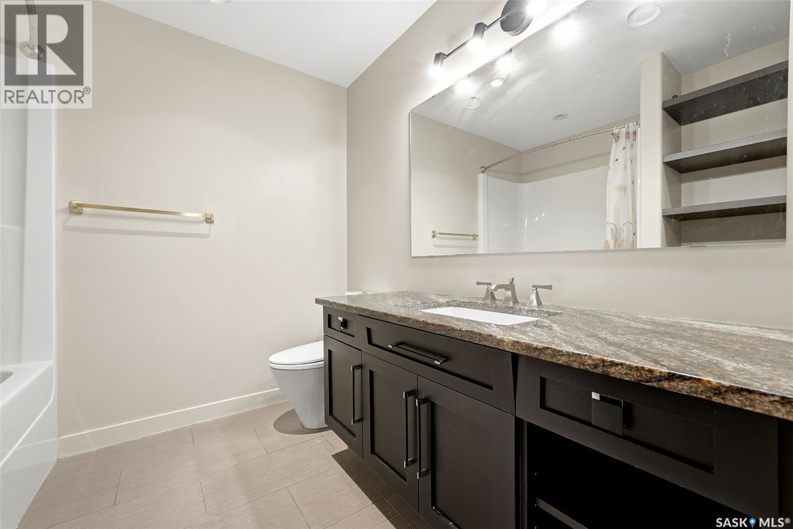 2423 Linner Bay, Regina, SK - Indoor Photo Showing Bathroom