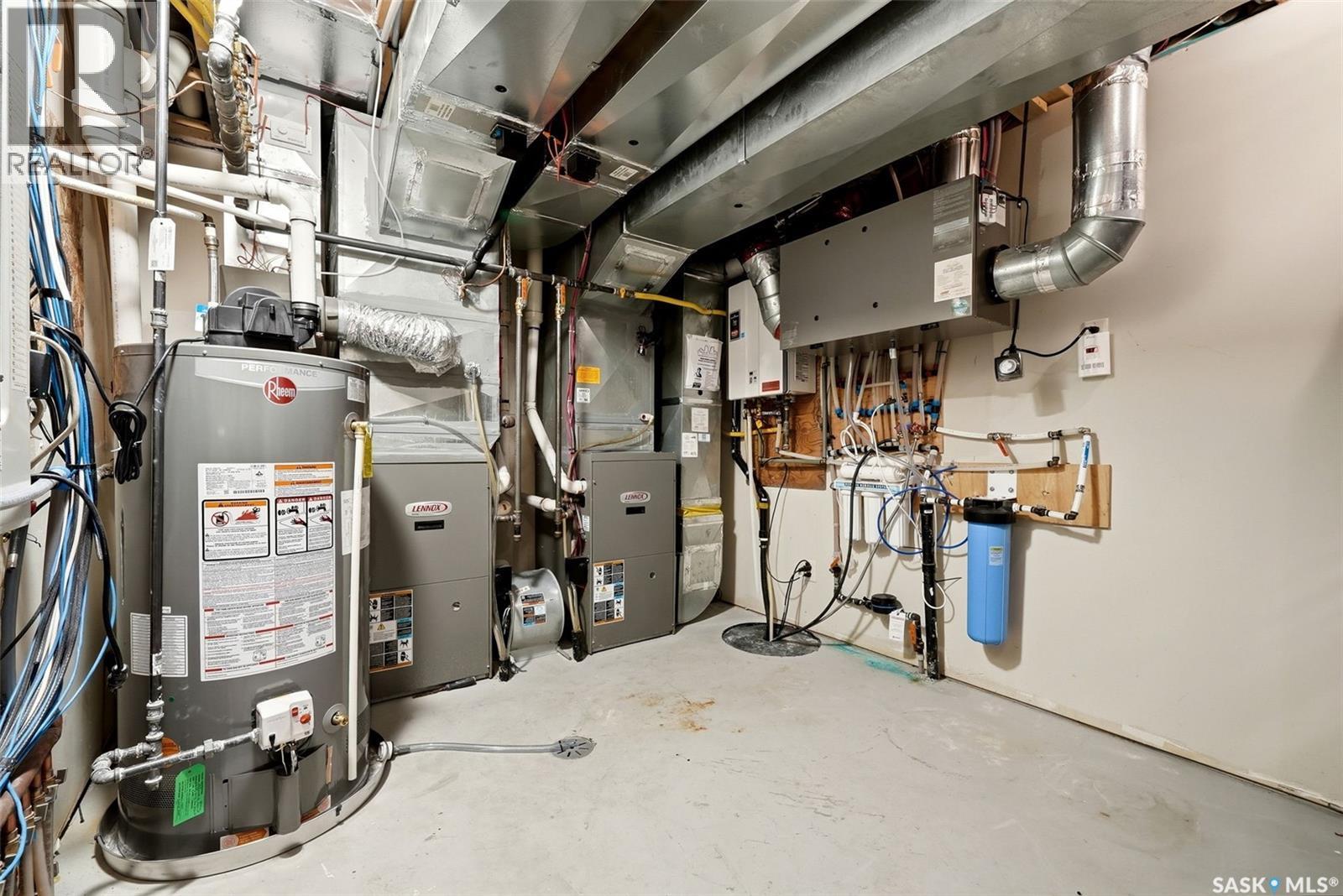 2423 Linner Bay, Regina, SK - Indoor Photo Showing Basement