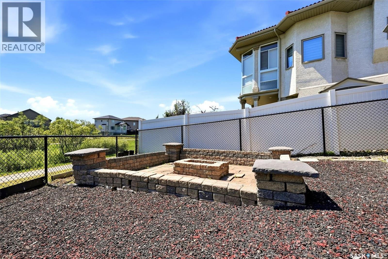 2423 Linner Bay, Regina, SK - Outdoor