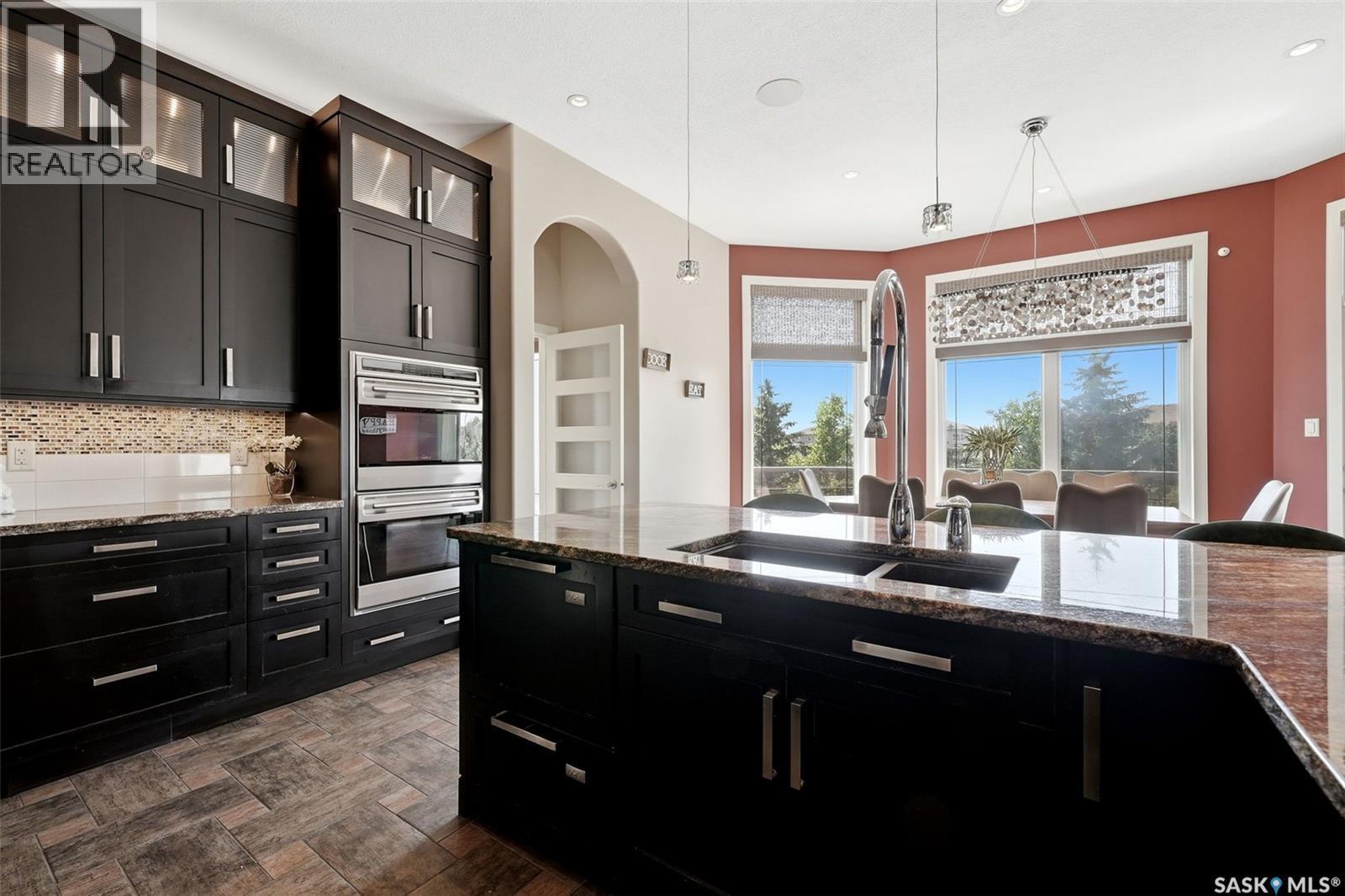 2423 Linner Bay, Regina, SK - Indoor Photo Showing Kitchen With Double Sink With Upgraded Kitchen