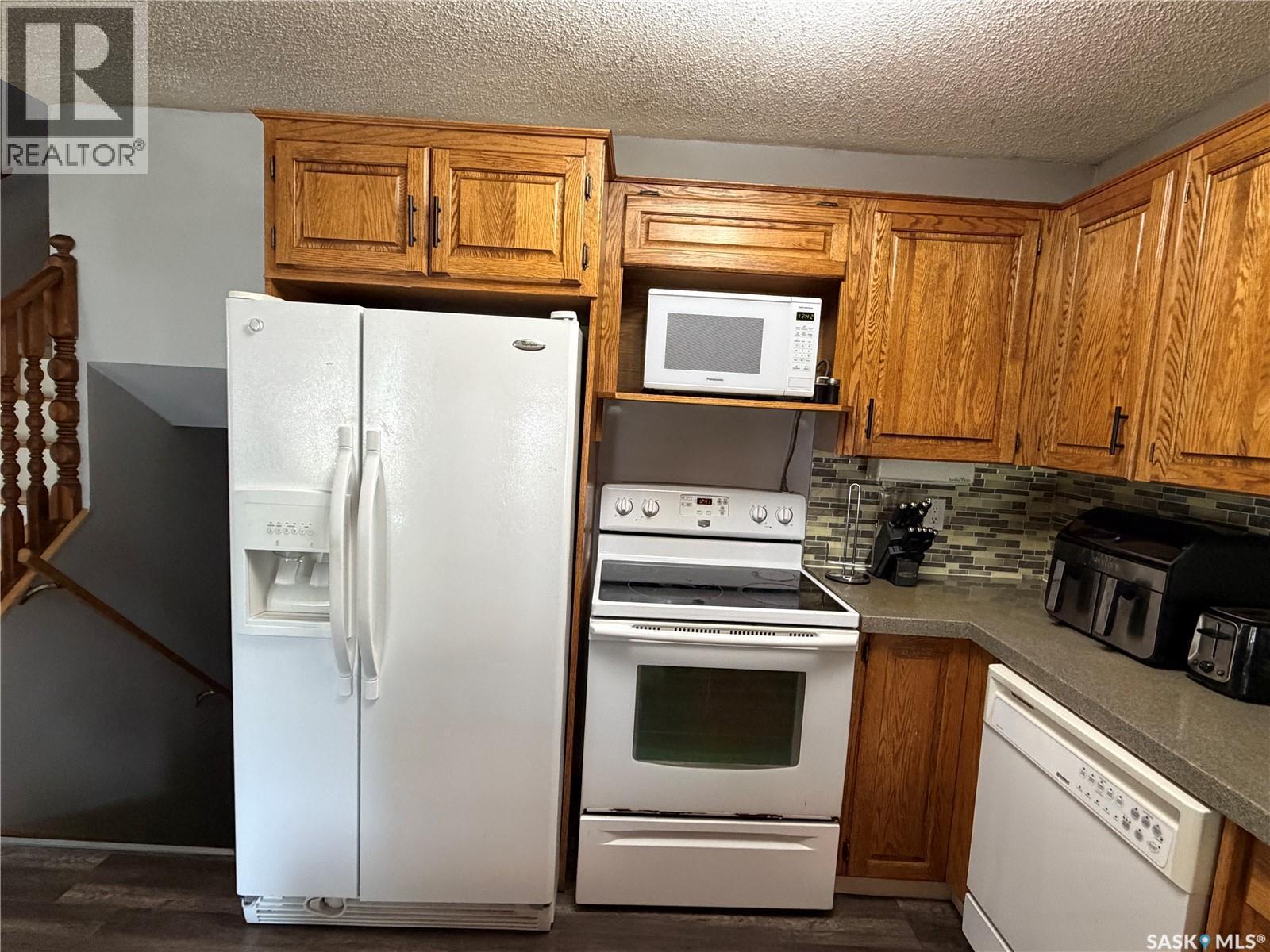 202 1St Street E, Turtleford, SK - Indoor Photo Showing Kitchen