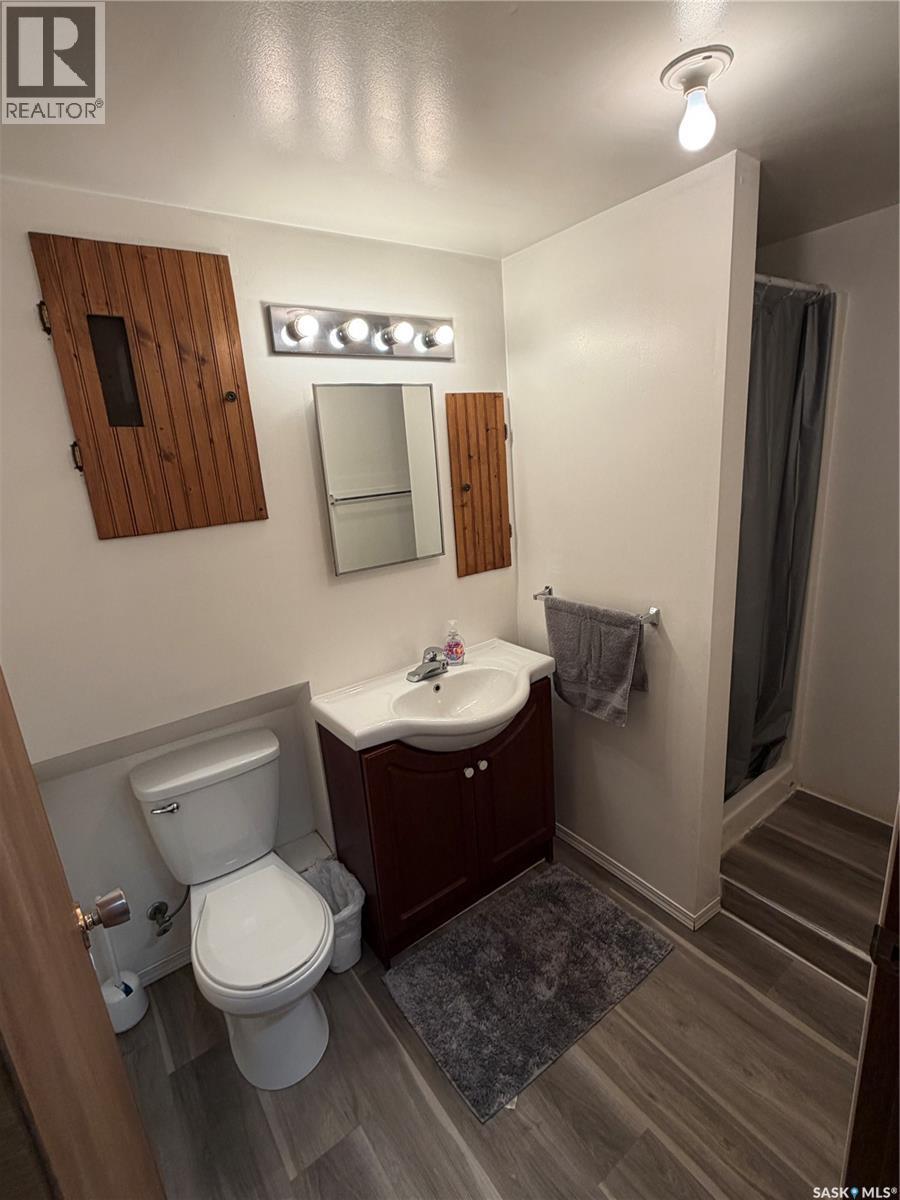 202 1St Street E, Turtleford, SK - Indoor Photo Showing Bathroom