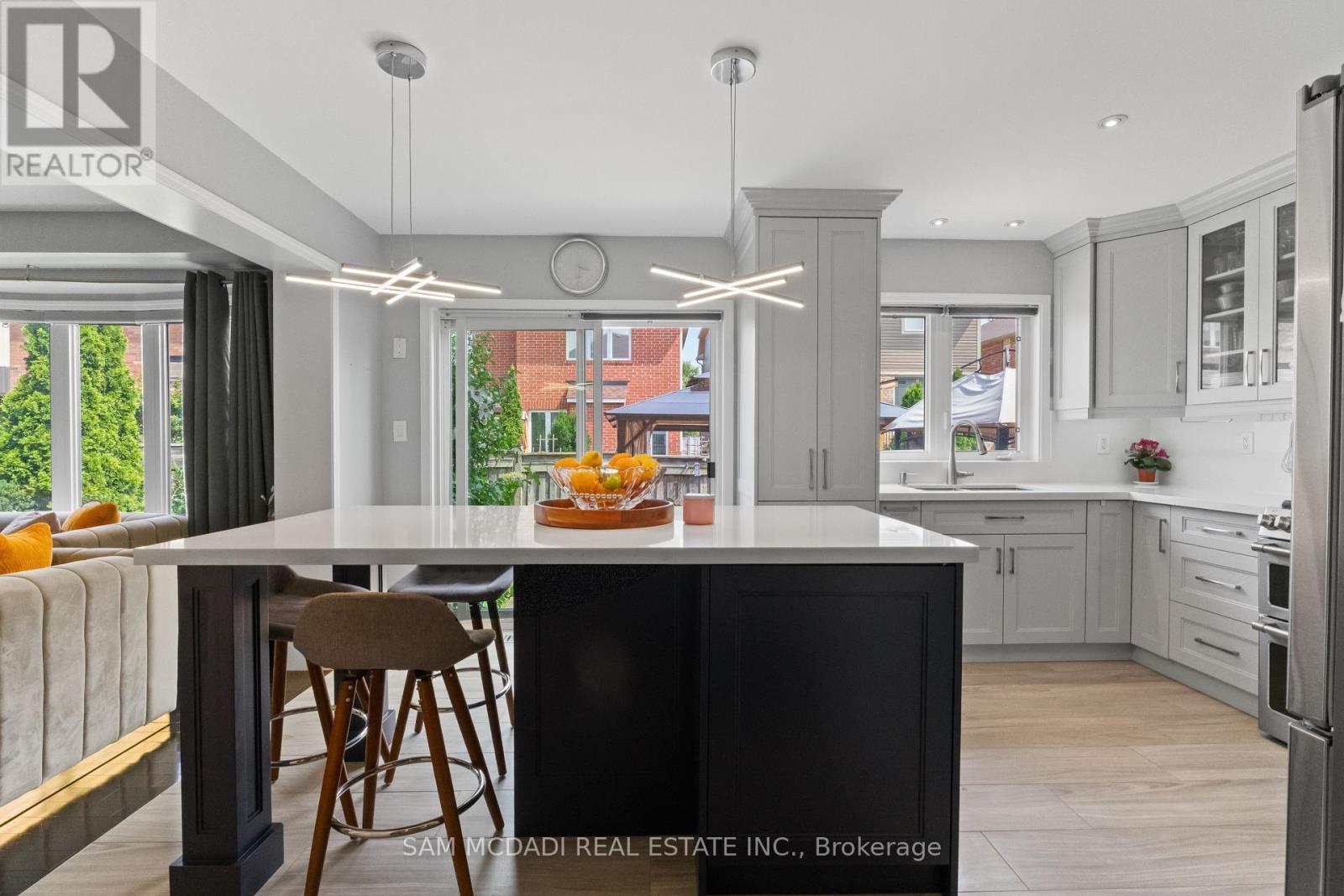 920 Clark Boulevard, Milton, ON - Indoor Photo Showing Kitchen With Upgraded Kitchen