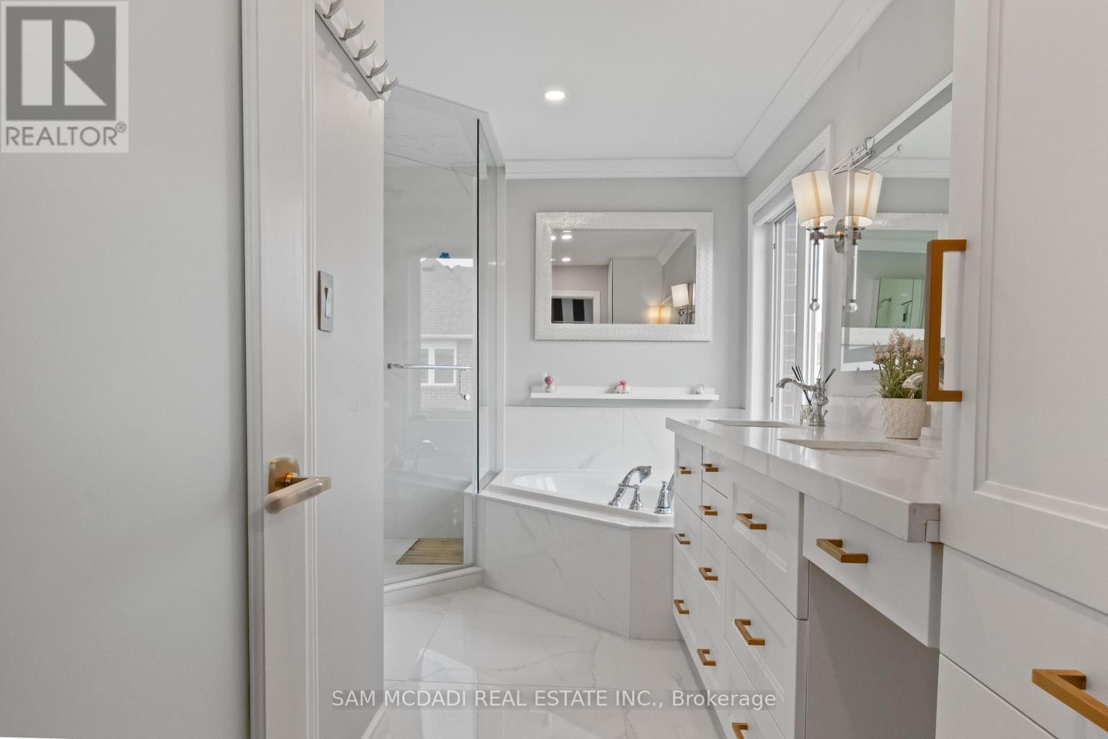 920 Clark Boulevard, Milton, ON - Indoor Photo Showing Bathroom