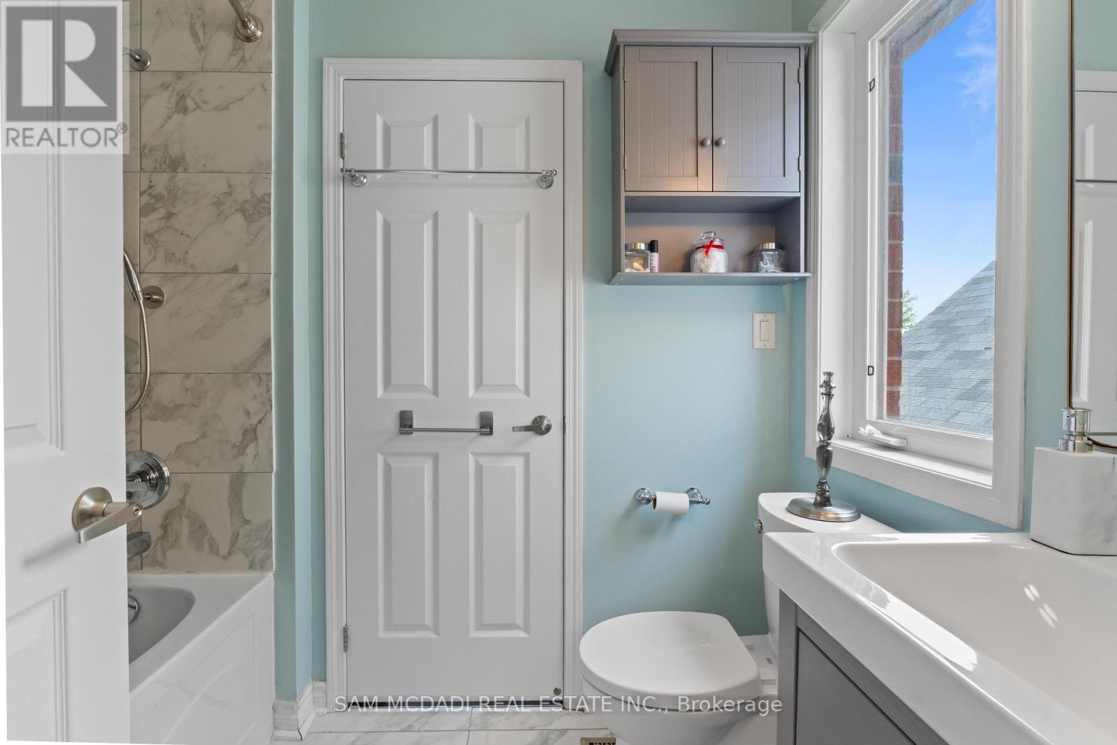 920 Clark Boulevard, Milton, ON - Indoor Photo Showing Bathroom