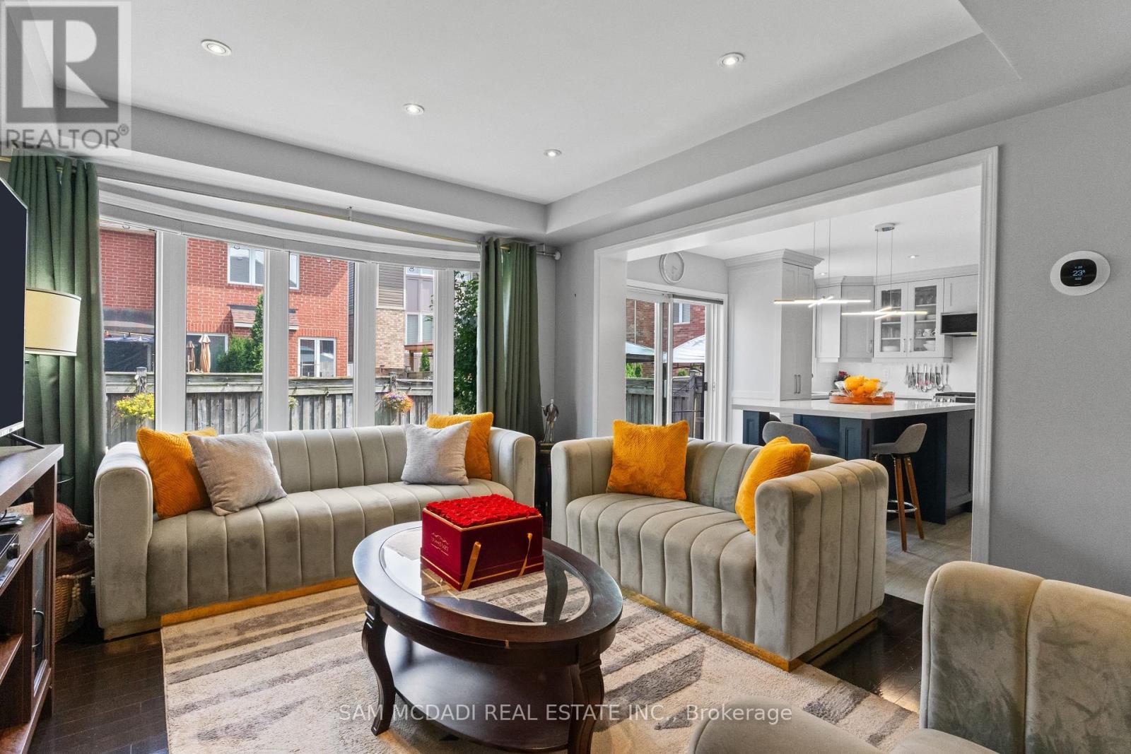 920 Clark Boulevard, Milton, ON - Indoor Photo Showing Living Room