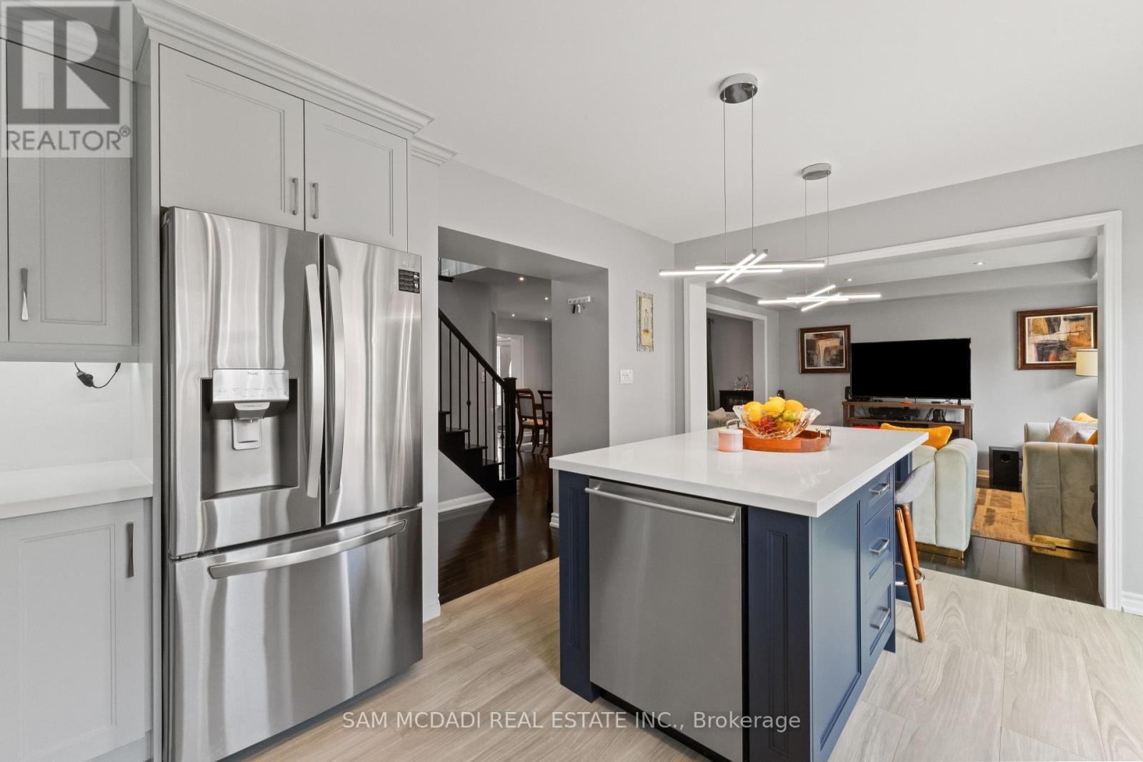 920 Clark Boulevard, Milton, ON - Indoor Photo Showing Kitchen